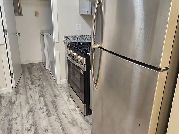 4th image of 80 Sussex Pl #80