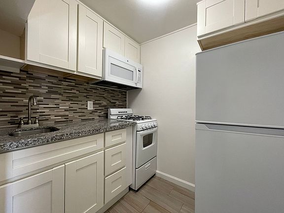 4th image of 2714 F St #3