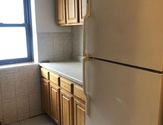 5th image of 165 Vroom St APT 2C