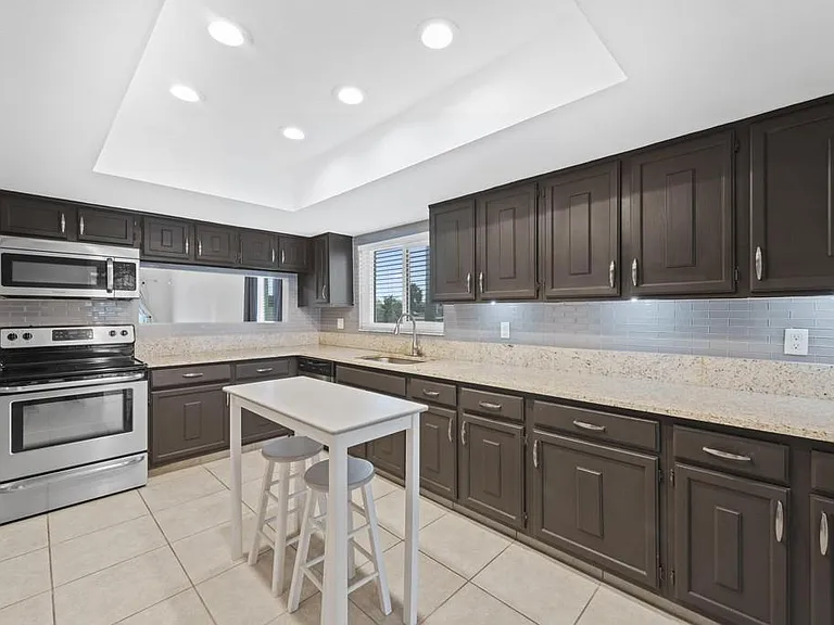 39 Emerald Ct — Photo 3