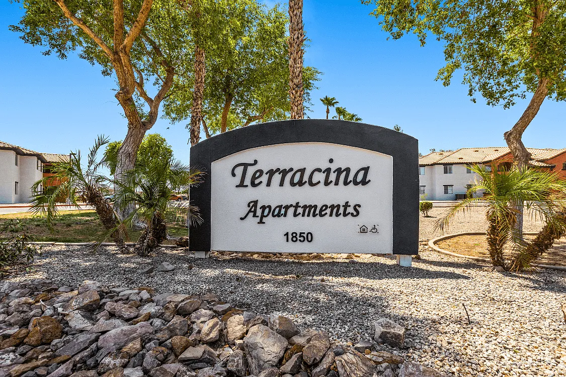 Terracina Apartments — Photo 1