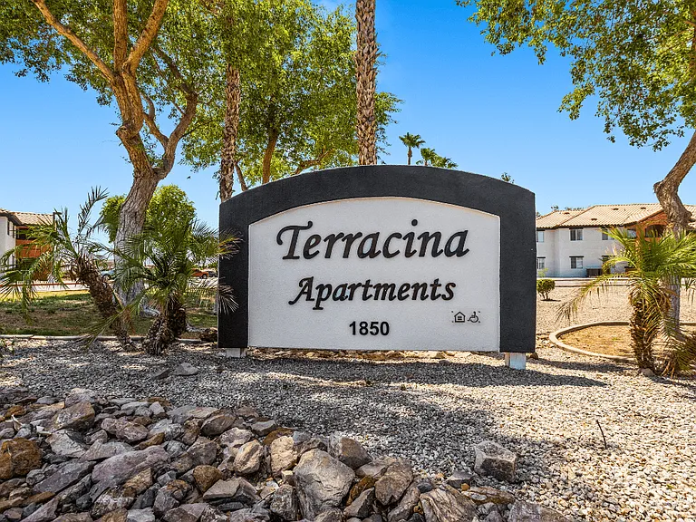 Terracina Apartments — Photo 1