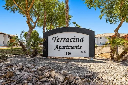 Terracina Apartments Photo 1
