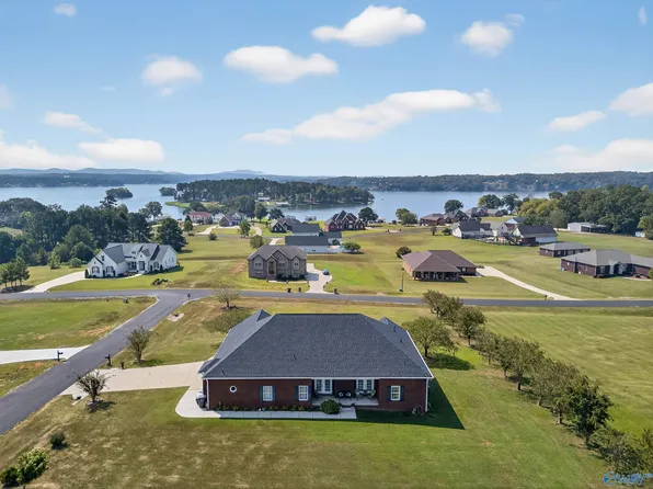 450 Eastland Dr, Lincoln, AL 35096