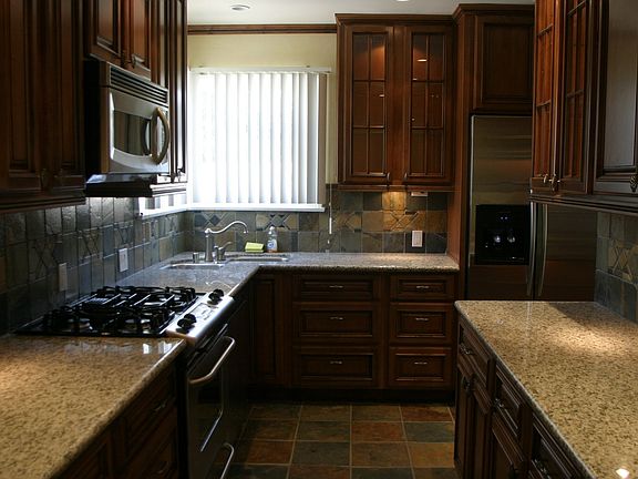 5th image of 736 S Prospect St