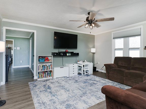 4th image of 207 E Field St