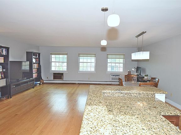 4th image of 12-27 Diane Place #196 U