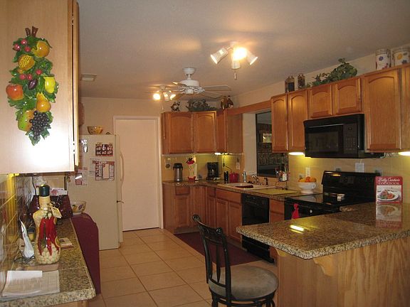 Gorgeous newer kitchen