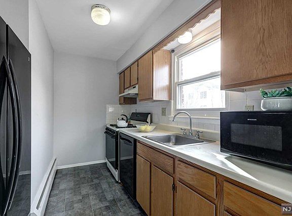 3rd image of 87 Roseland Ave APT 98
