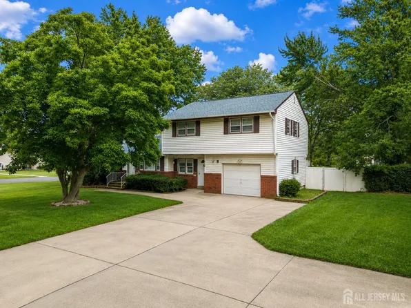 524 Lloyd Rd, Matawan, NJ 07747