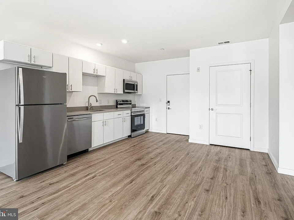 915 N Broad St #17-601