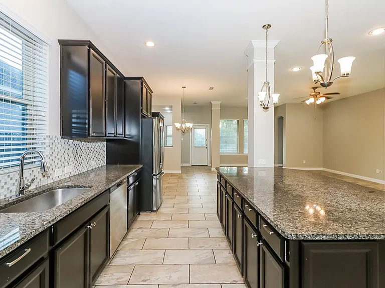 415 Rocky Briar Ct — Photo 6
