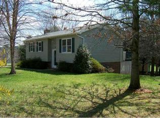 173 SE Springview Ln, Mount Airy, NC 27030