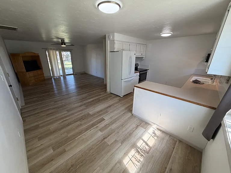 1155 S 5 W — Photo 8