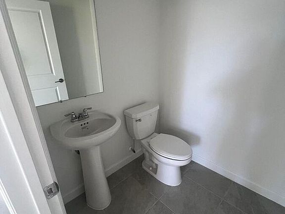 4th image of 2974 Park Ave