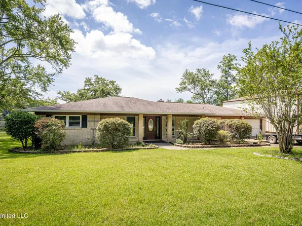 2312 Santa Cruz St, Gautier, MS 39553