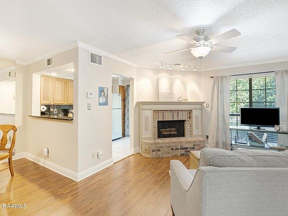5th image of 1400 E Bayou Pkwy APT 3A