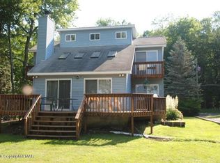 7700 Lake Shore Dr, Pocono Lake, PA 18347