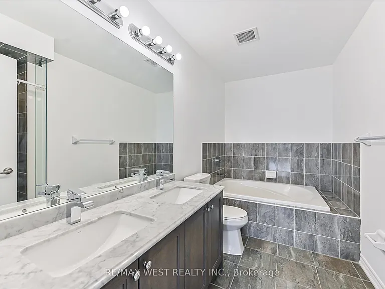 3865 Major Mackenzie Dr W #219 — Photo 27