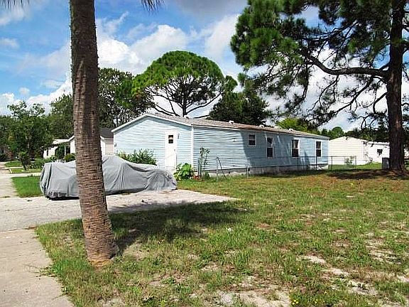 3rd image of 395 Palm Castle Dr