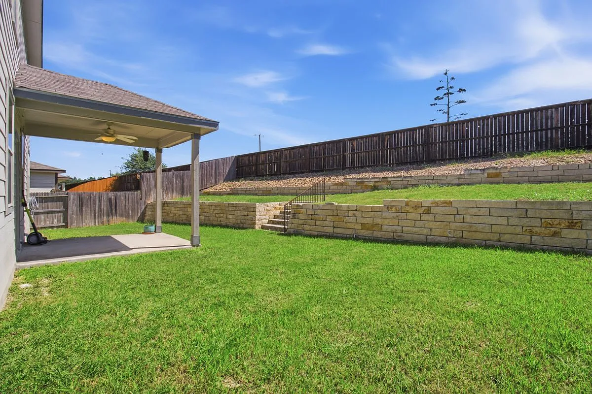 4 bed, 3.0 bath, 2233 sqft, $2,500 — Photo 4
