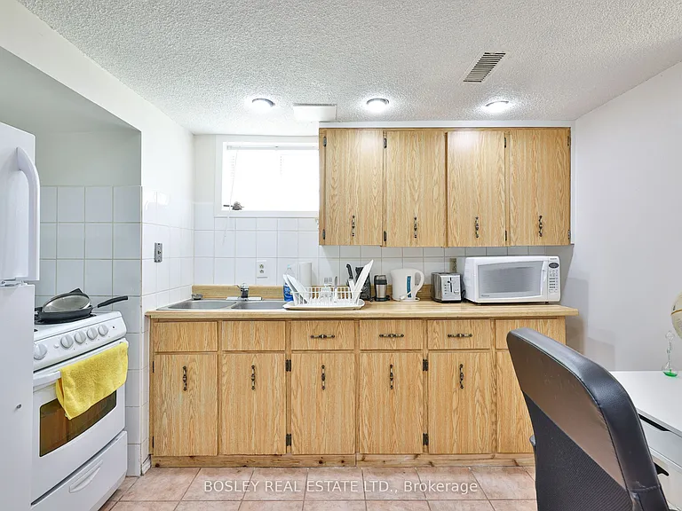 283 Davisville Ave #LOWER — Photo 6