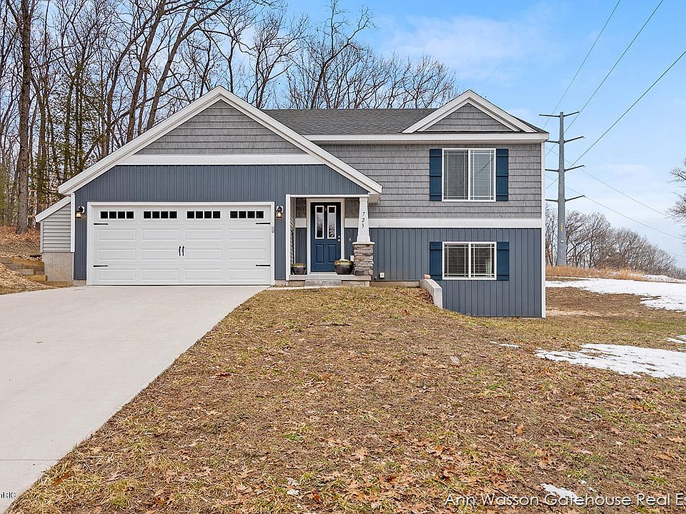 1st image of 723 W Sand Hills Ct