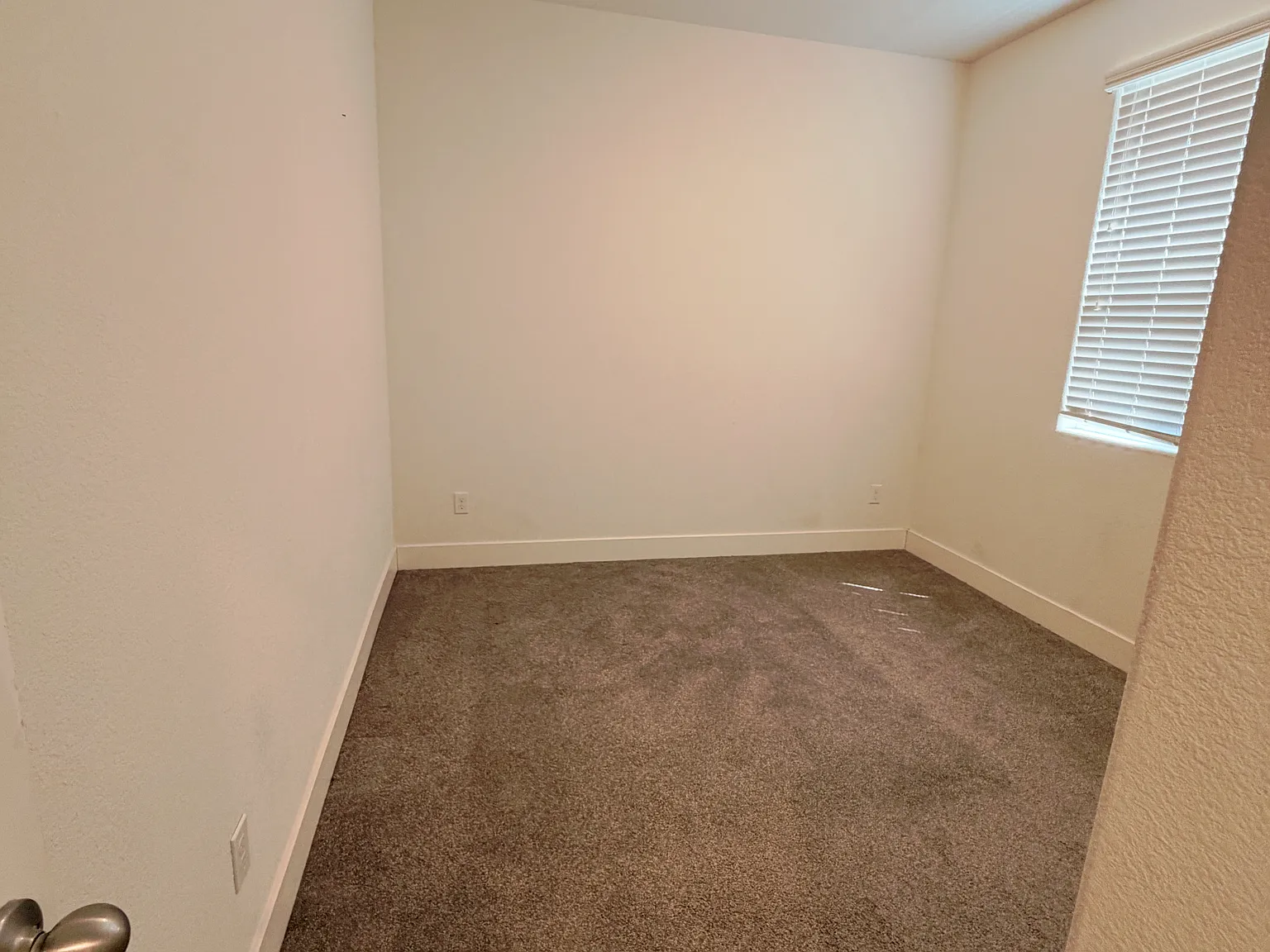 5 bed, 2502 sqft, $650 — Photo 3