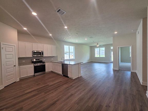 3rd image of 2069 Winepress Rd