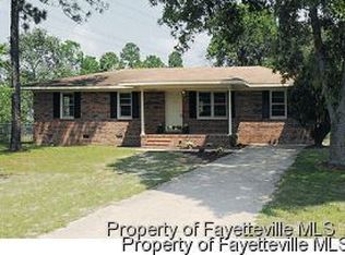 6002 Lexington Dr, Hope Mills, NC 28348