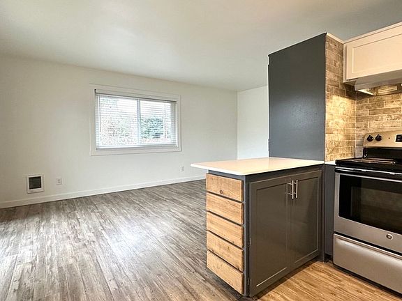 5th image of 13555 SW Jenkins Rd #7