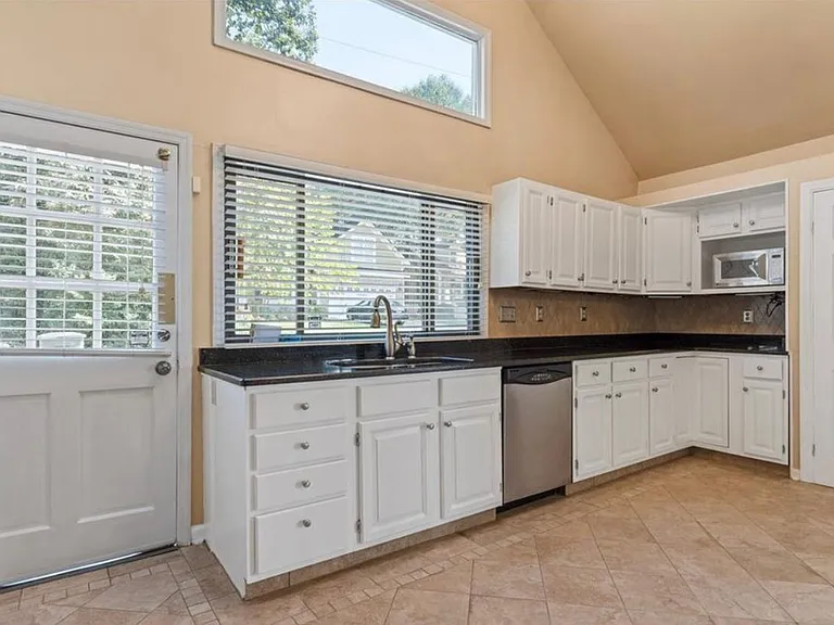 400 Rush Rd — Photo 5