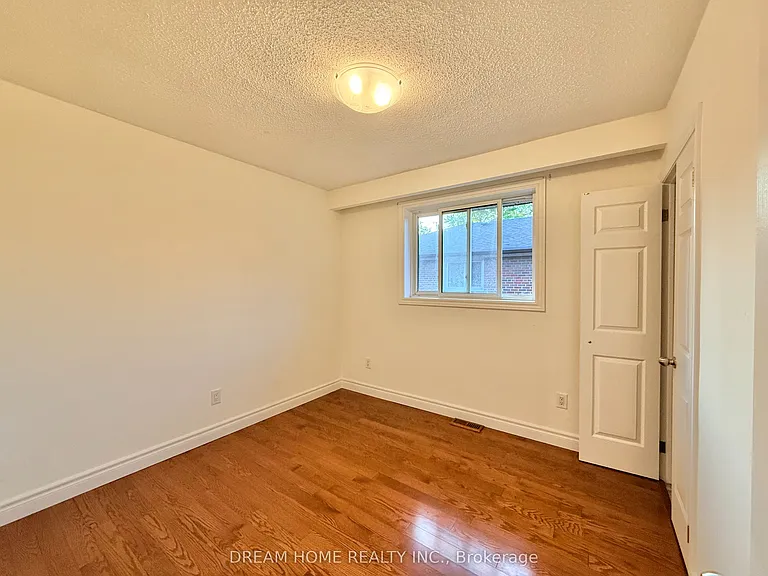 5 Horizon Cres #UPPER LEVEL — Photo 10