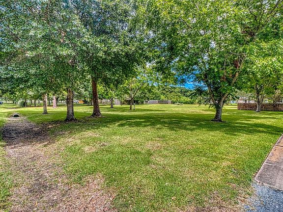 4th image of 6811 Meadowlark Ln