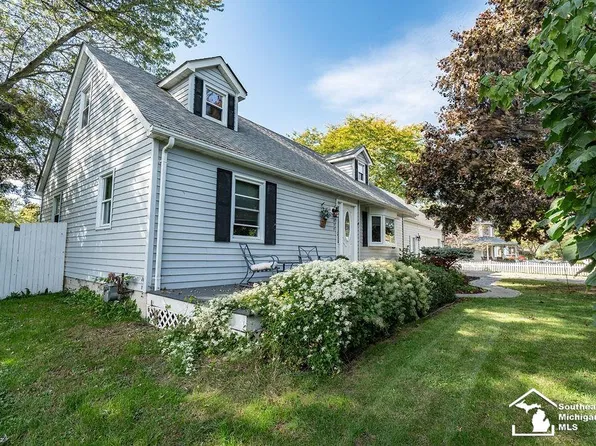 3498 Iroquois Trl, Monroe, MI 48162