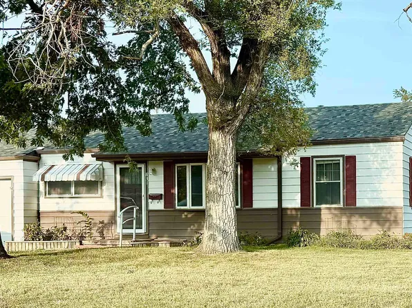 831 Vassar Dr, Salina, KS 67401
