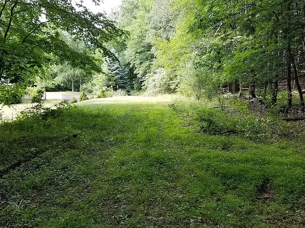 7 Tanmar Dr, Danbury, CT 06810