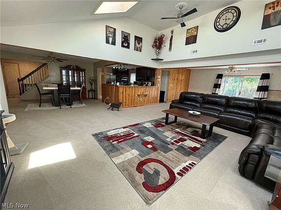 3rd image of 652 Robinwood Ave