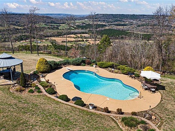 4th image of 788 Cliff Rd