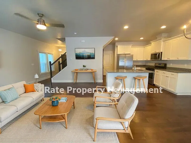 399 S Academy Ln — Photo 4