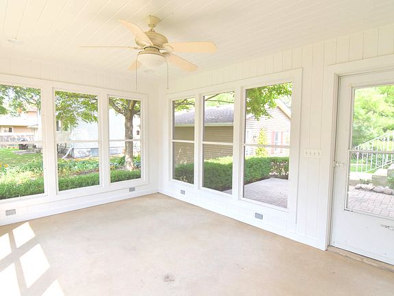 3rd image of 3660 Woodlawn Ave