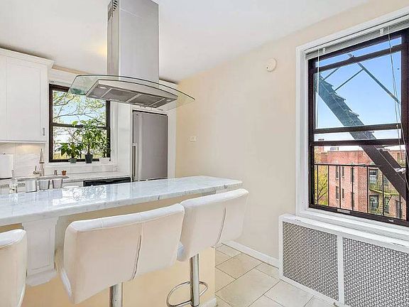 3rd image of 14017 84th Dr APT 7G
