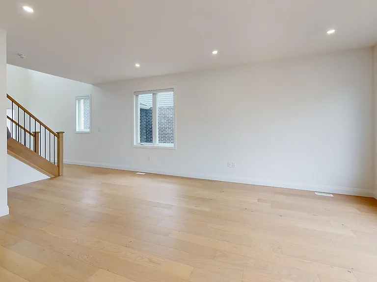 120 Basil Cres — Photo 8