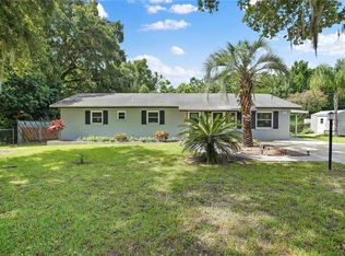 2040 Live Oak Dr, Fruitland Park, FL 34731