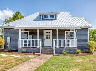 112 Queener St, Jacksboro, TN 37757