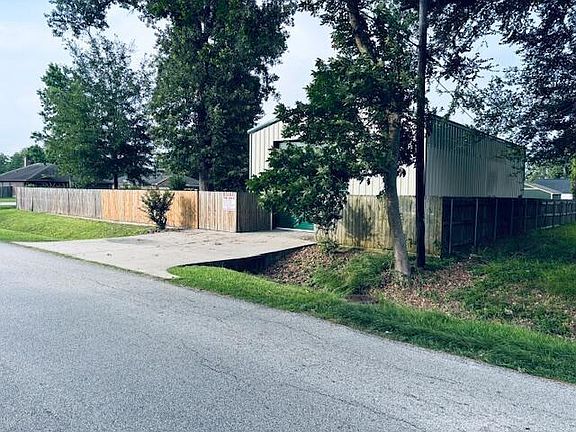 4th image of 802 Fall Creek Dr