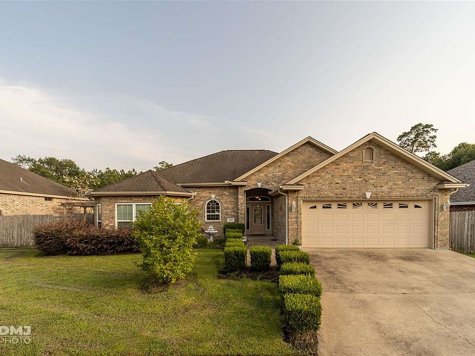 1st image of 125 Emerald Dr