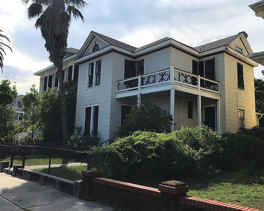 1st image of 1124 Broadway St