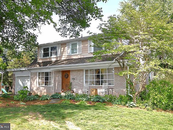 3rd image of 1137 Devonshire Rd