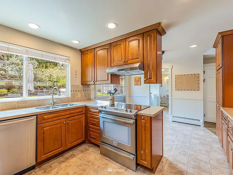 233 SW 189th Pl — Photo 7